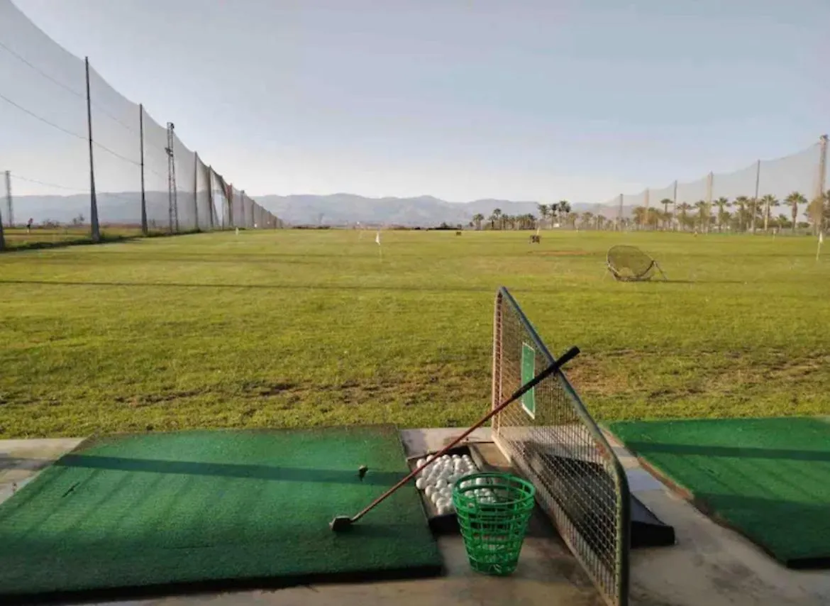 アルメリアToyo Golfアパートメント